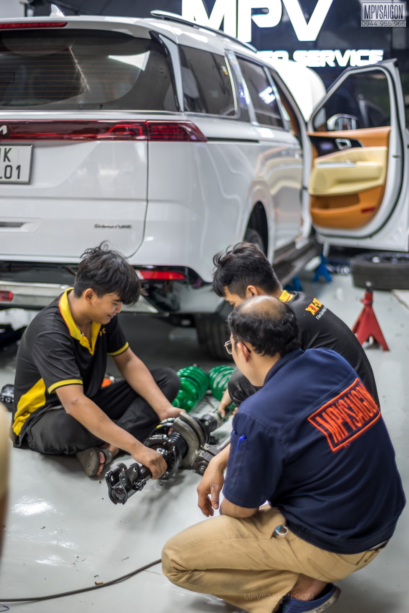 Nâng cấp phuộc TEIN Japan cao cấp của Nhật Bản cho xe KIA Carnival