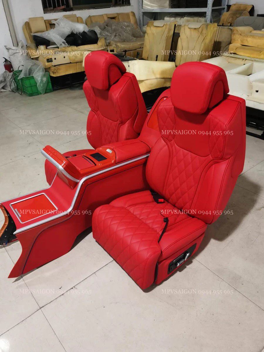 Hệ thống phím bấm chỉnh điện mạ crom sang trọng gá đặt tinh tế bên hông bệ tay ghế