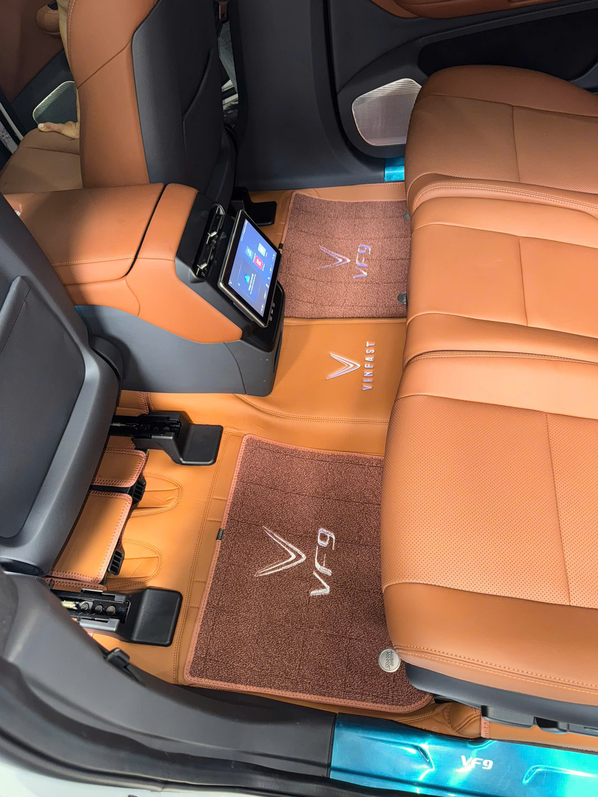 Sàn da nappa Vinfast VF9 - Ảnh 6