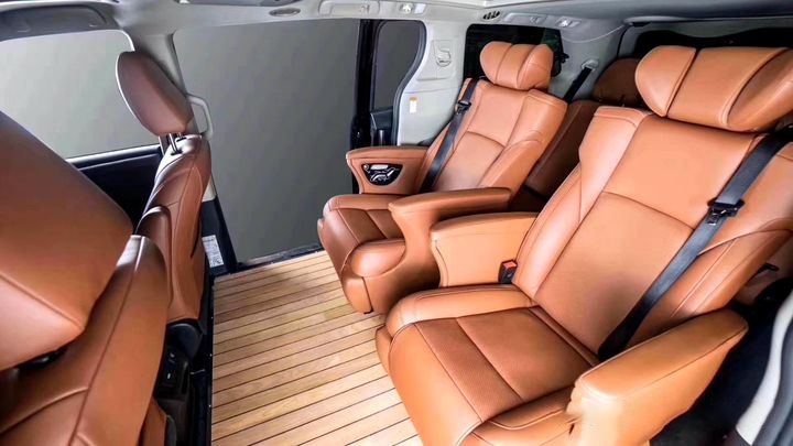 Nâng cấp cải tạo toàn diện nội thất xe Toyota Sienna phong cách Limousine thương gia