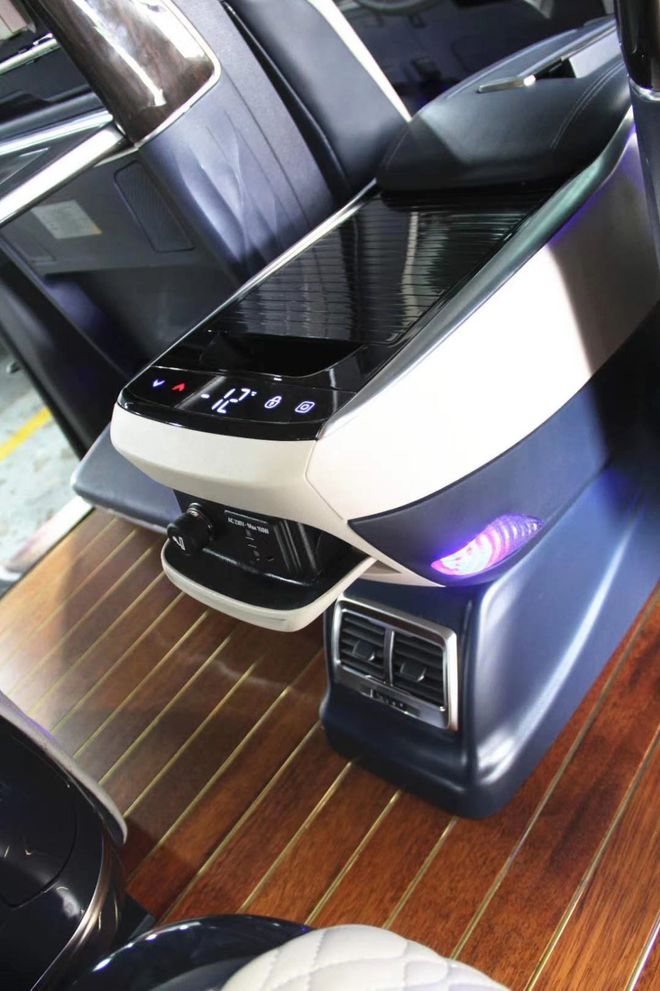 Hàng ghế chủ tịch VIP bọc da Nappa điều khiển full chức năng bằng cảm ứng một chạm