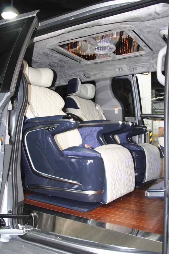 Cận cảnh cặp ghế VIP nhìn từ khoang sau bộc lộ sự bề thế vững chãi