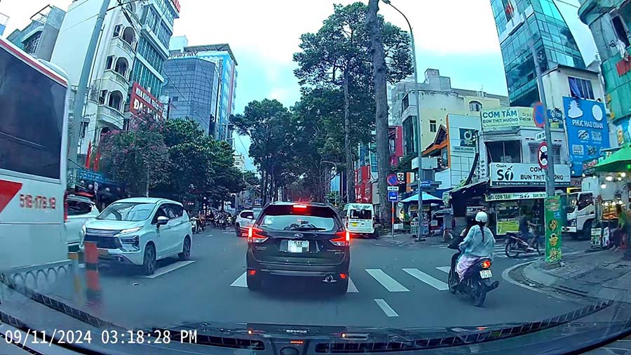 Chuẩn phân giải 2K đem lại dải hình ảnh sắc nét trong trẻo, bóc tách chi tiết tốt ban đêm