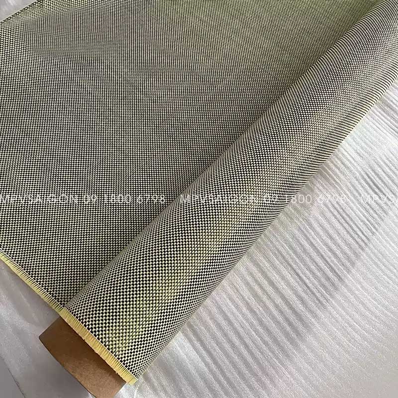 Không gian nhà xưởng khang trang bọc dán da và lắp ráp cơ khí phụ kiện công nghệ ô tô