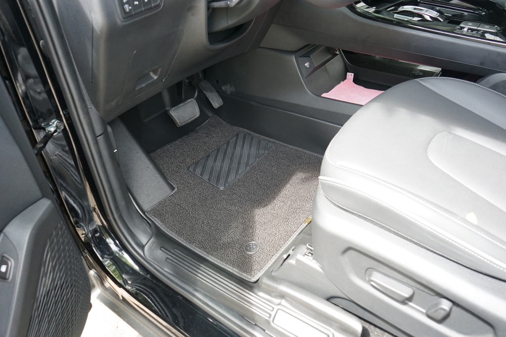Bộ thảm sàn nhựa đúc TPE khít khao phom sườn hông ghế xe Hyundai Custin - Ảnh 1