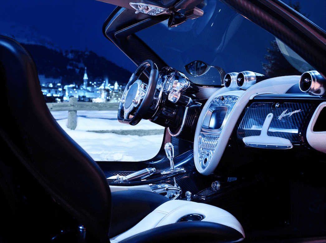 Kiến trúc cabin phi tỷ lệ nhựa độc bản tôn vinh cơ khí triết học của Pagani Huayra - Ảnh 1