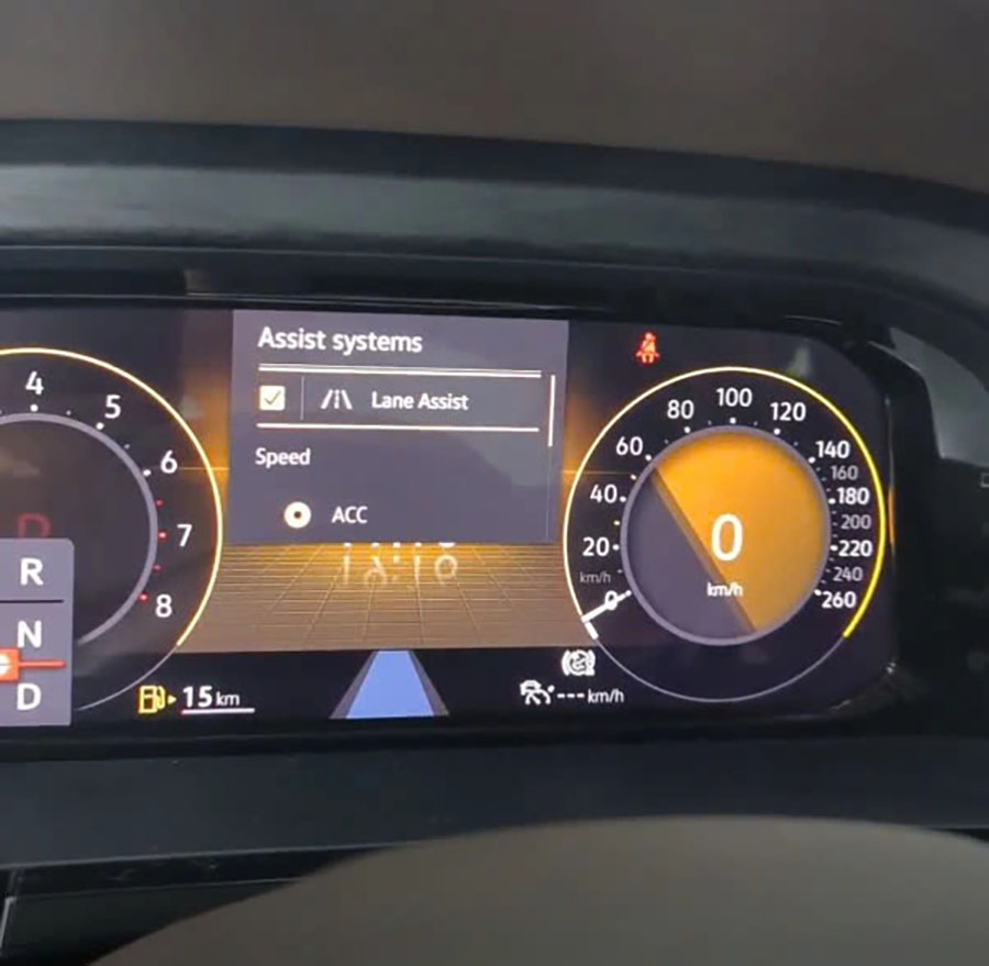 Vô lăng R-Line tích hợp các phím chức năng điều khiển Active Lane Assist chuyên sâu - Ảnh 12