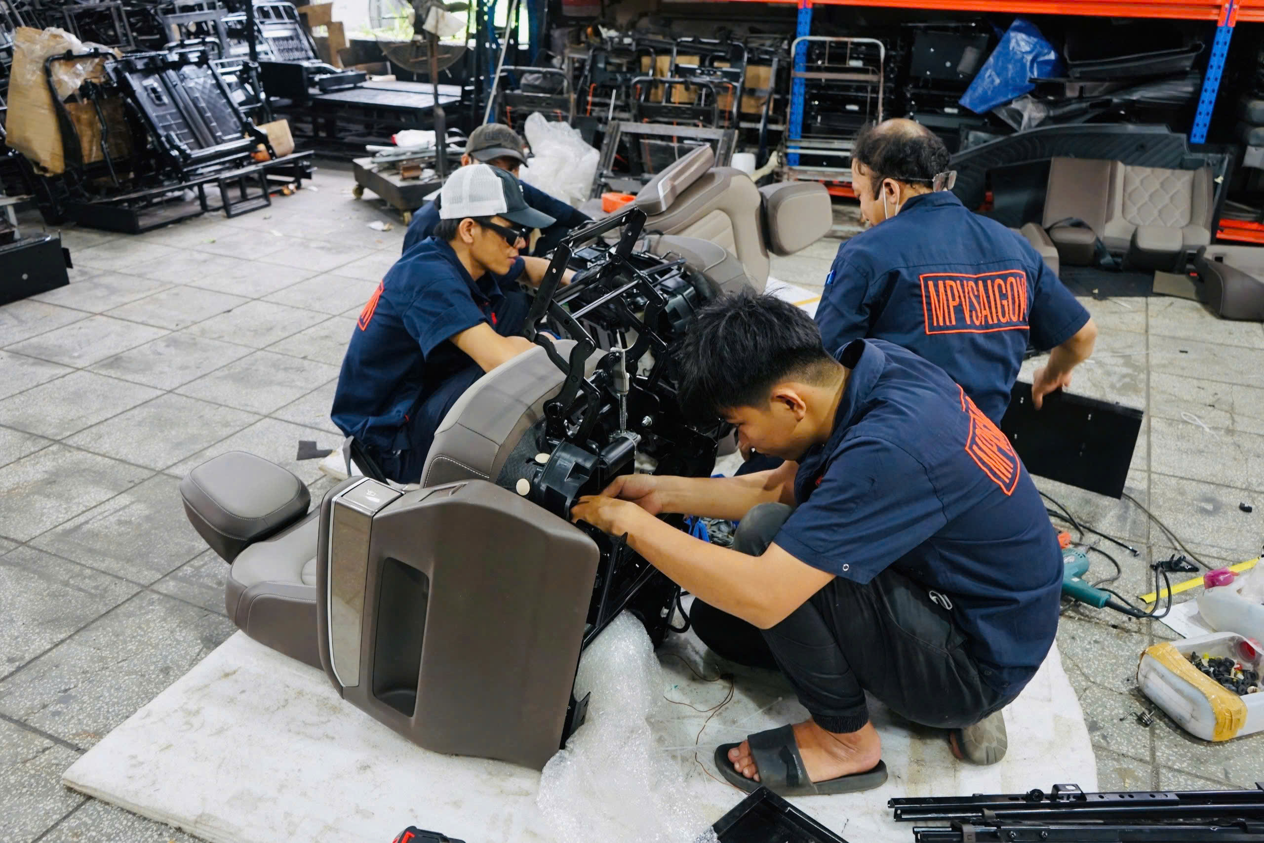 Không gian nhà xưởng quy mô hiện đại đón tiếp các dòng xe SUV MPV cao cấp - Ảnh 14