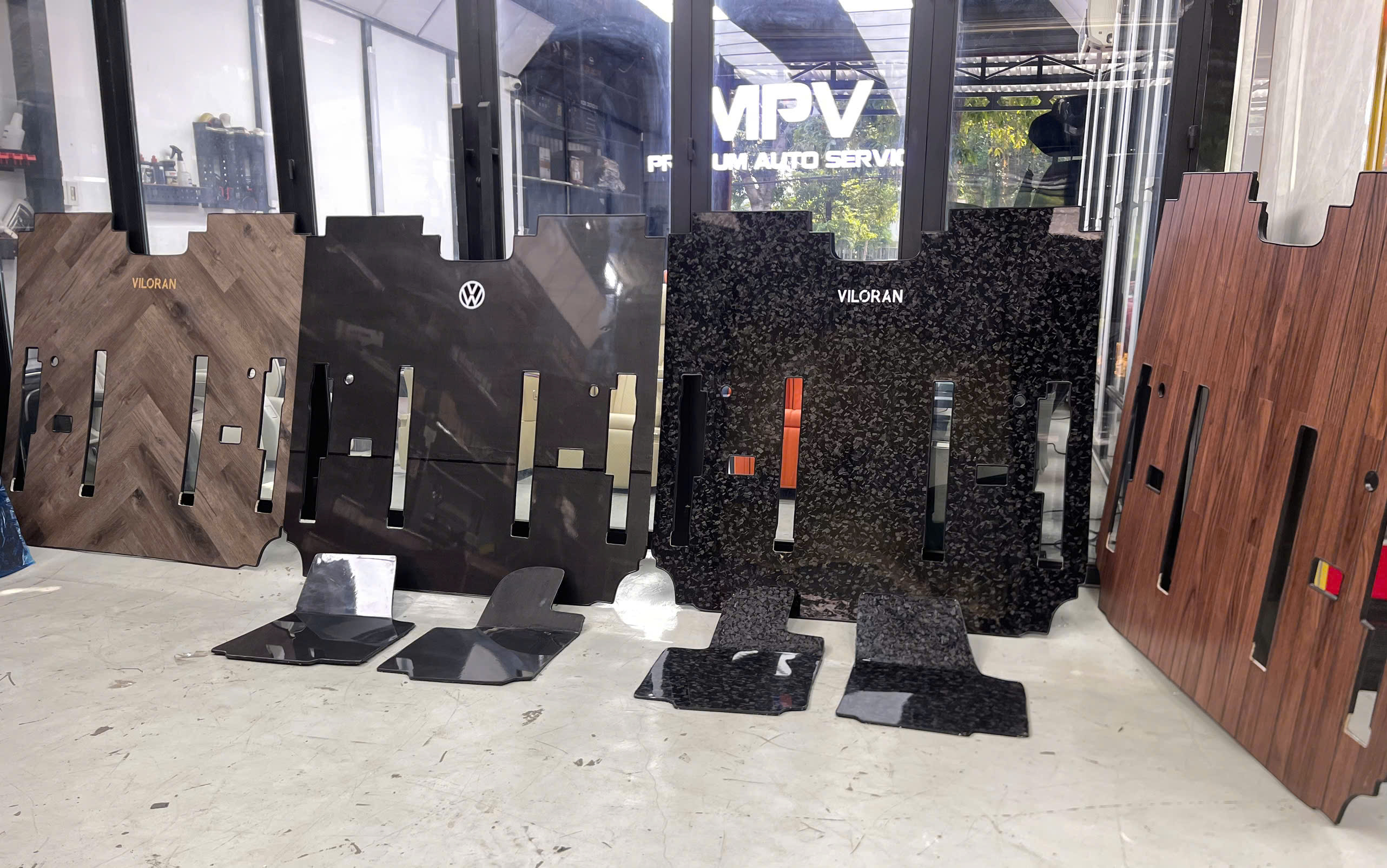 Hệ lót sàn nỉ nguyên bản dễ bám bụi bẩn và bộc lộ nhiều nhược điểm ẩm mốc - Ảnh 6