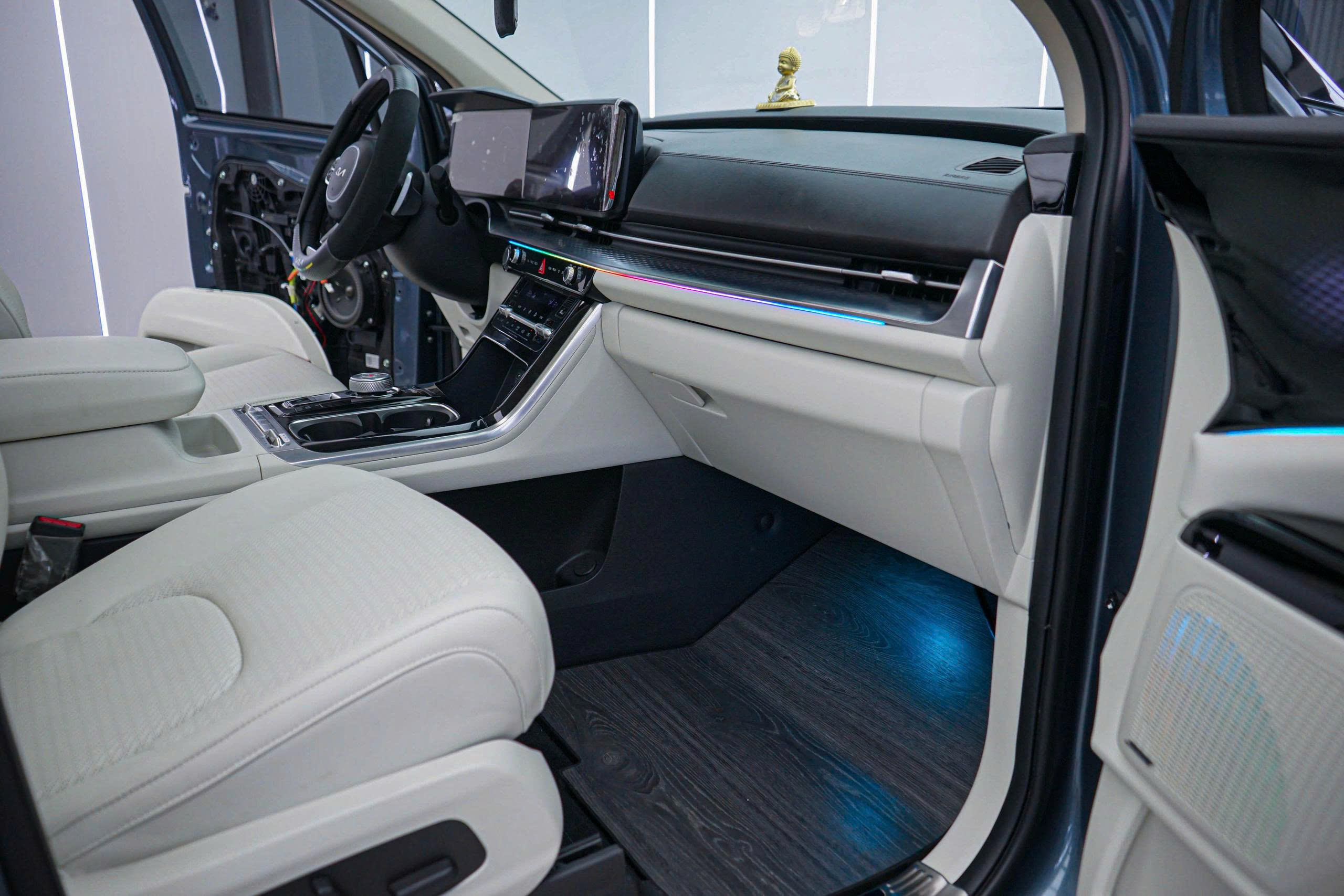 ĐỘ LIMOUSINE CARNIVAL ĐẲNG CẤP CHUYÊN CƠ MẶT ĐẤT