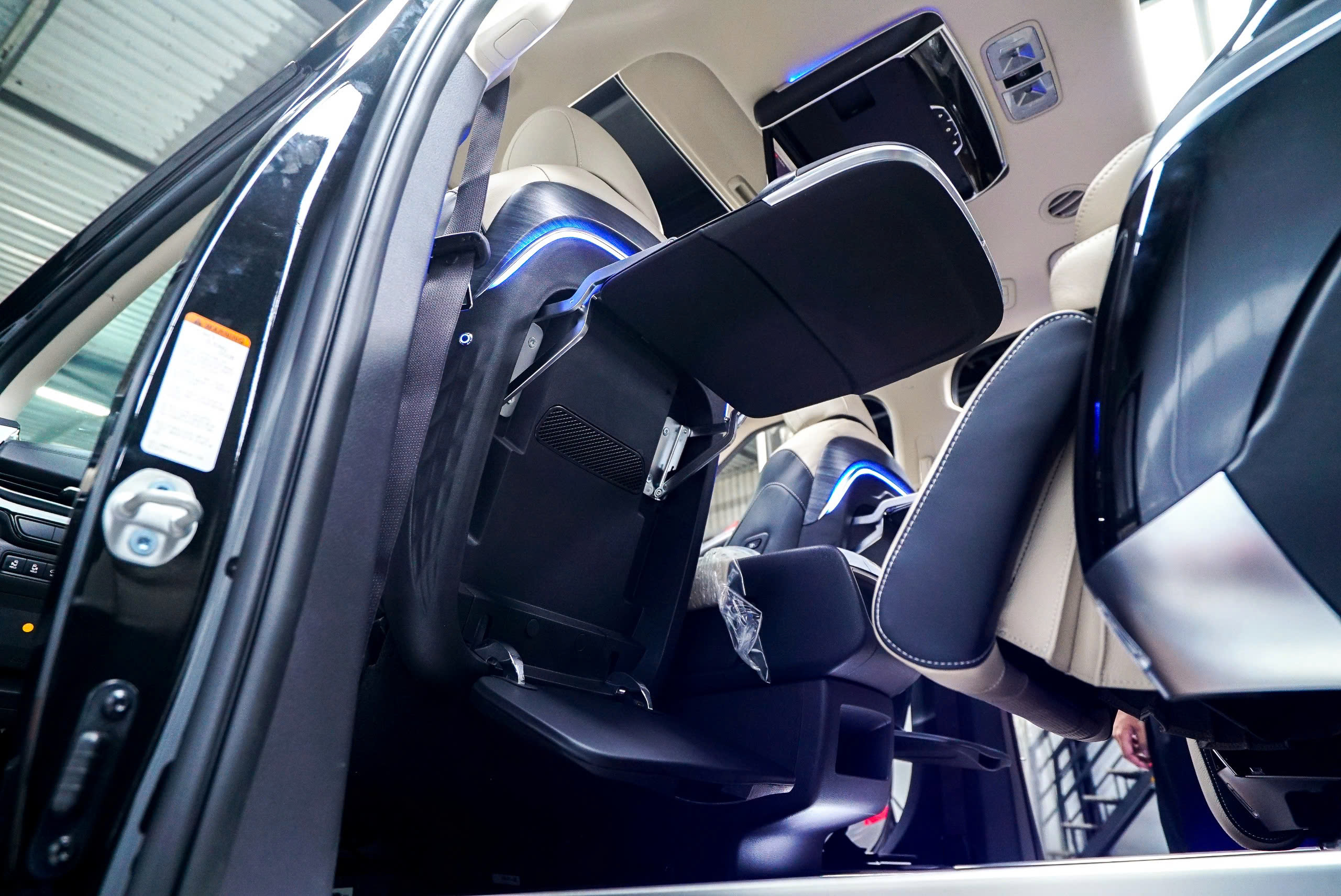 ĐỘ LIMOUSINE CARNIVAL ĐẲNG CẤP CHUYÊN CƠ MẶT ĐẤT