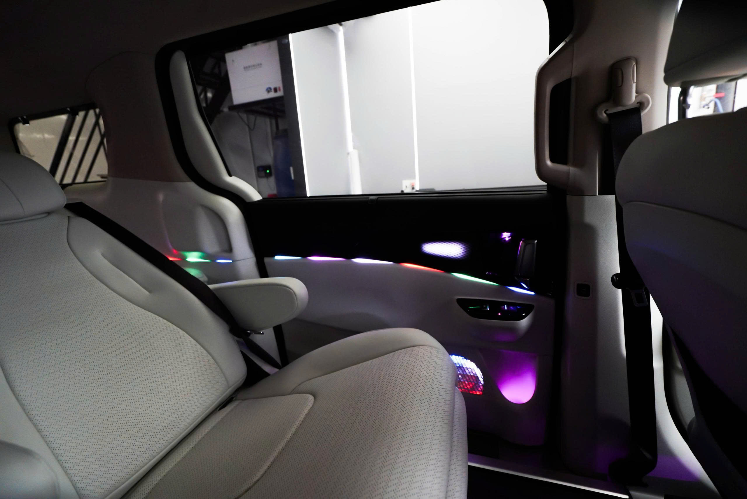 ĐỘ LIMOUSINE CARNIVAL ĐẲNG CẤP CHUYÊN CƠ MẶT ĐẤT