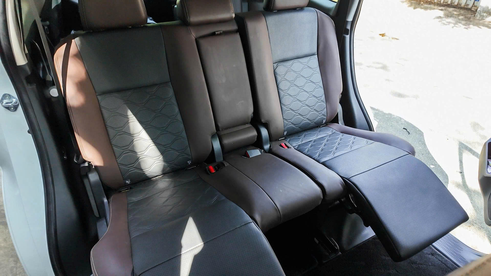INNOVA CROSS NÂNG CẤP BỆ NÂNG CHÂN HOÀN MỸ
