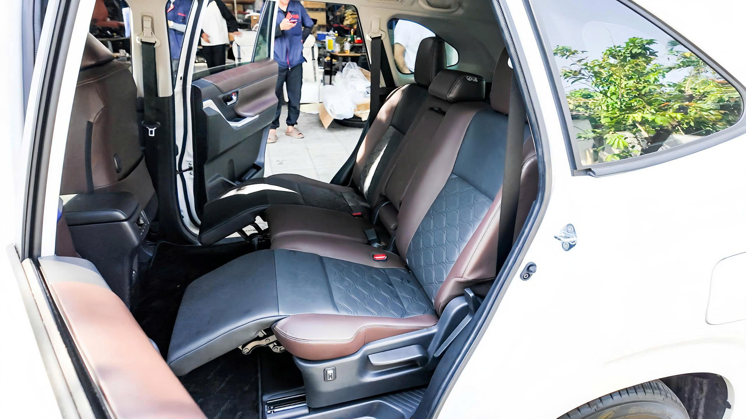 INNOVA CROSS NÂNG CẤP BỆ NÂNG CHÂN HOÀN MỸ