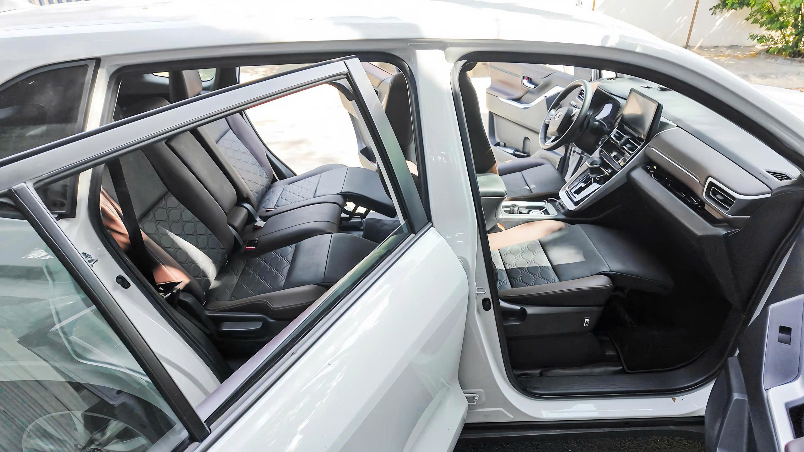 INNOVA CROSS NÂNG CẤP BỆ NÂNG CHÂN HOÀN MỸ