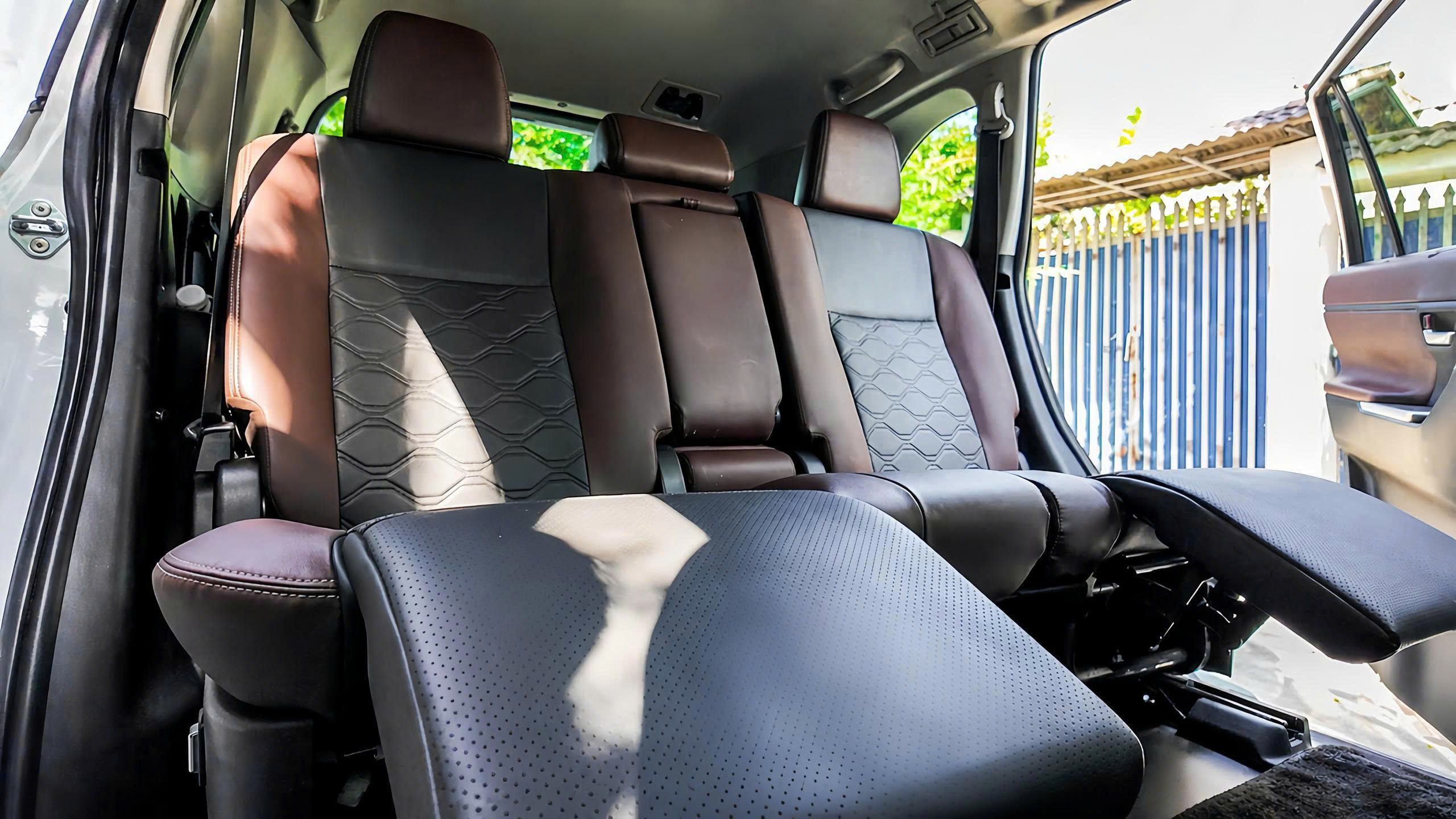 INNOVA CROSS NÂNG CẤP BỆ NÂNG CHÂN HOÀN MỸ
