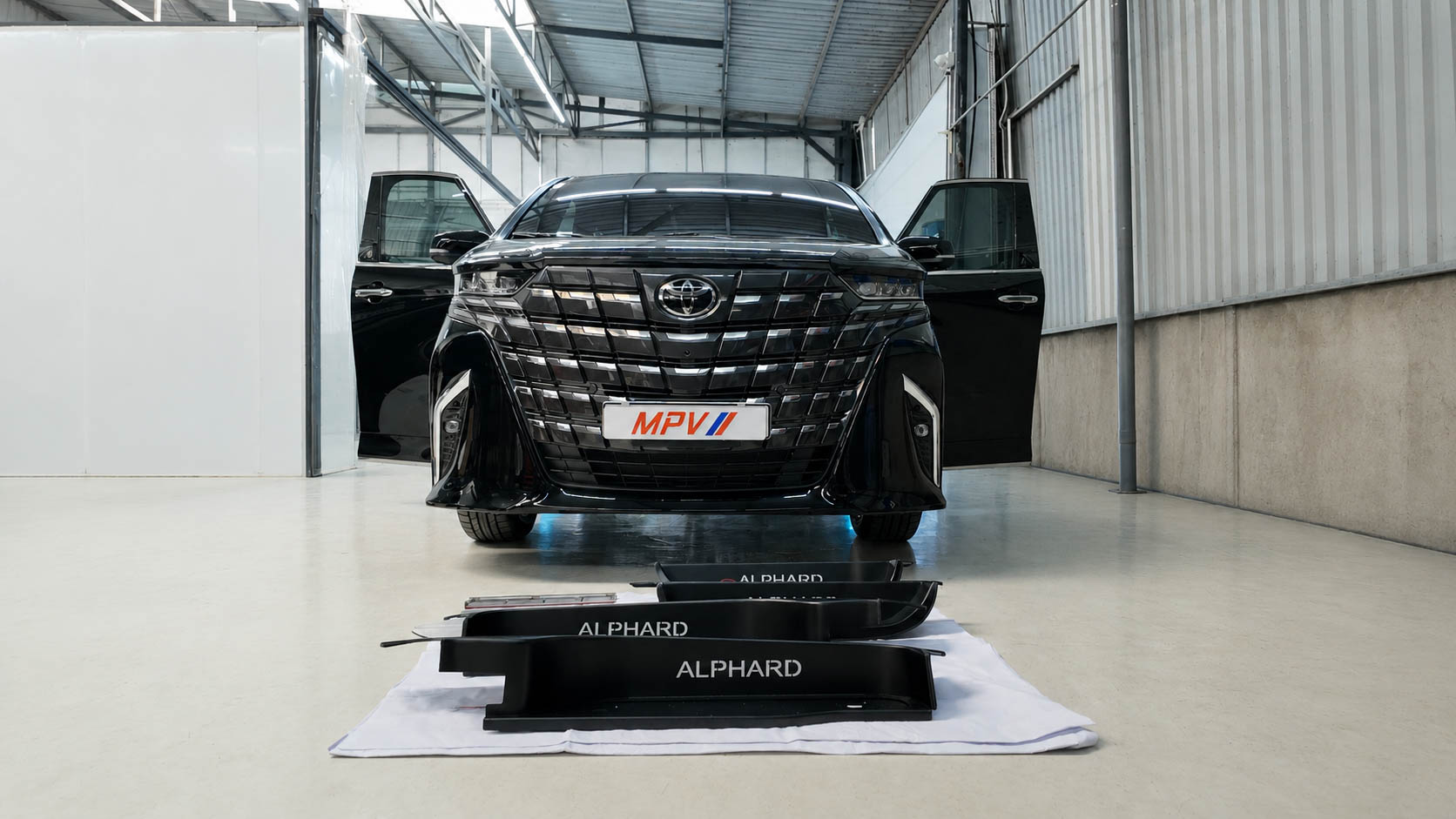 ỐP NHÔM BẬC CỬA OTO TOYOTA ALPHARD 40