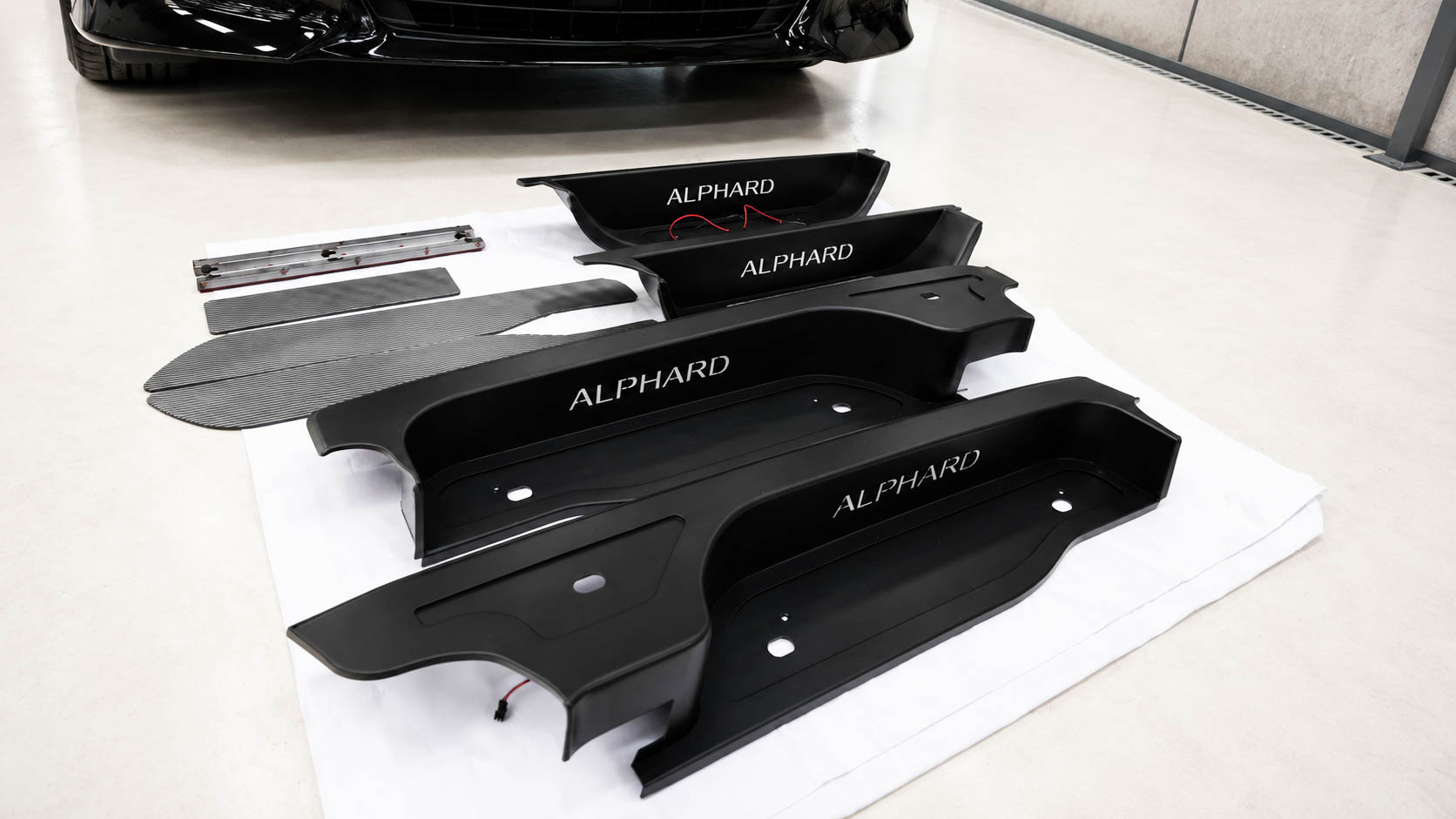 ỐP NHÔM BẬC CỬA OTO TOYOTA ALPHARD 40