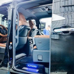 ỐP NHÔM BẬC CỬA OTO TOYOTA ALPHARD 40