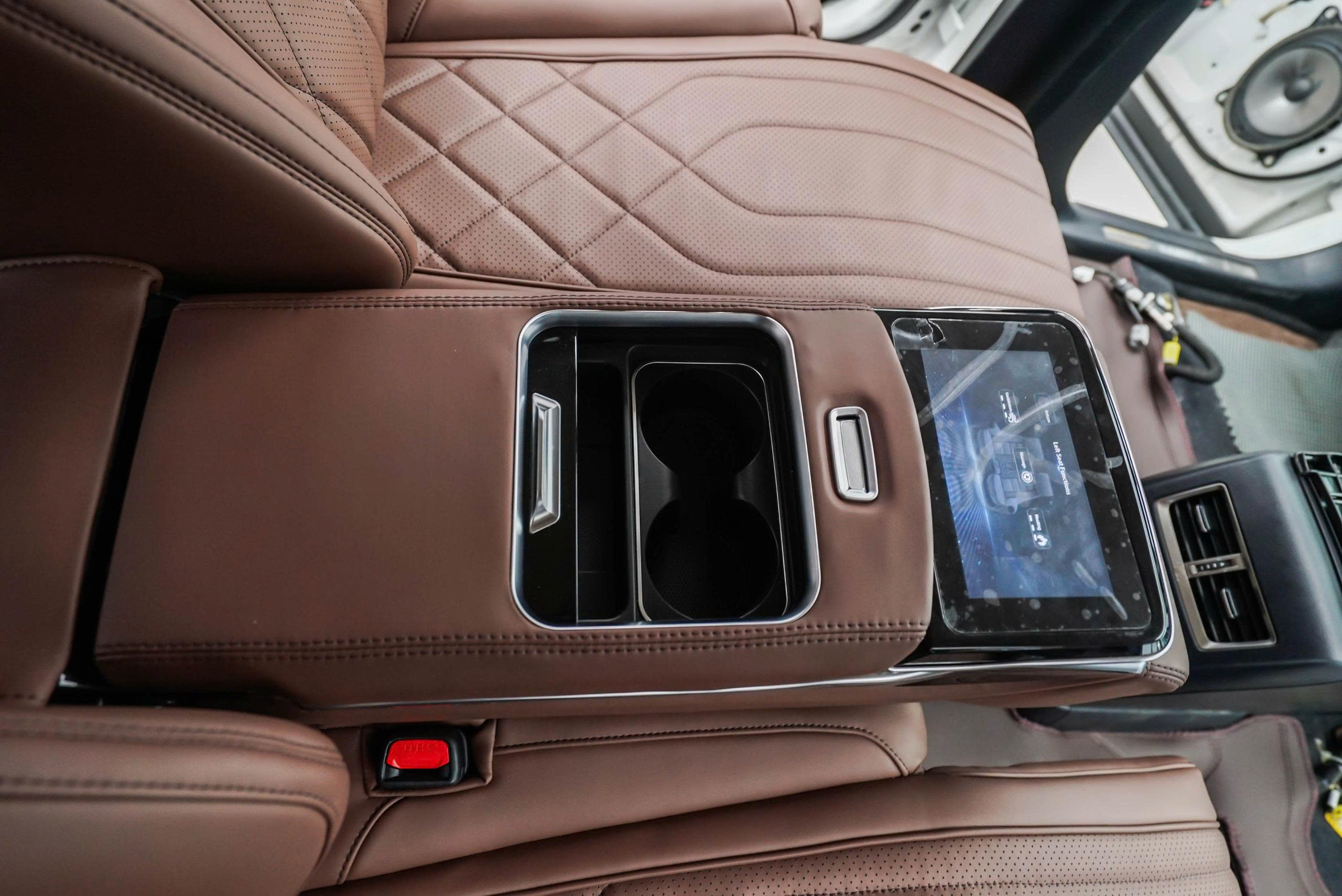 ĐỘ GHẾ LIMOUSINE LEXUS KIẾN TẠO KHÔNG GIAN THƯỢNG LƯU