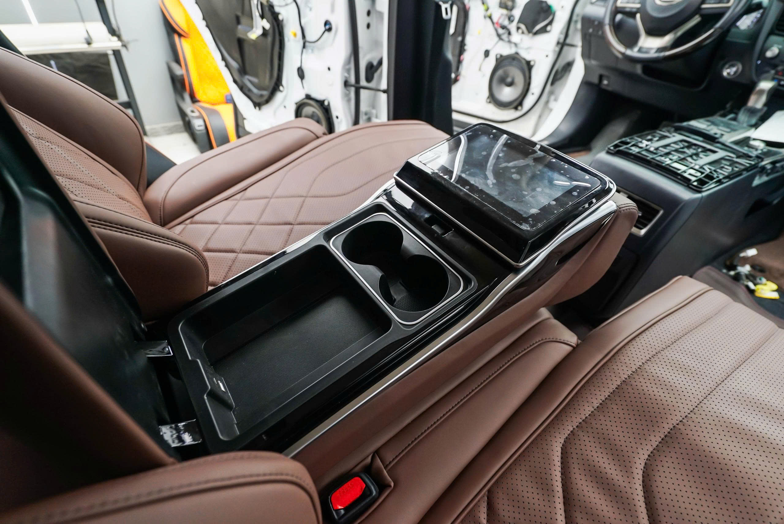 ĐỘ GHẾ LIMOUSINE LEXUS KIẾN TẠO KHÔNG GIAN THƯỢNG LƯU