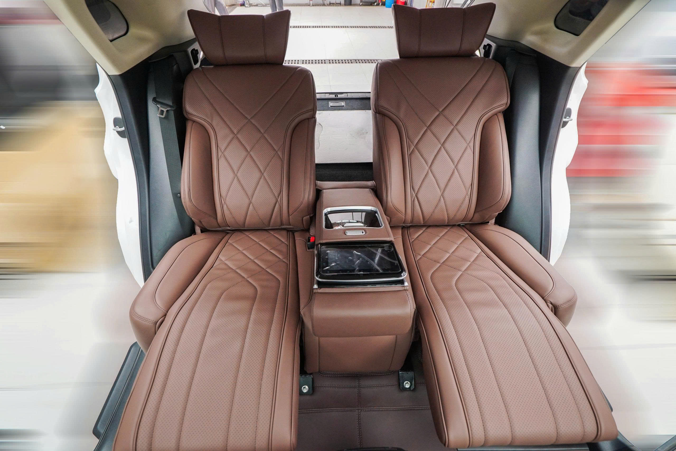 ĐỘ GHẾ LIMOUSINE LEXUS KIẾN TẠO KHÔNG GIAN THƯỢNG LƯU