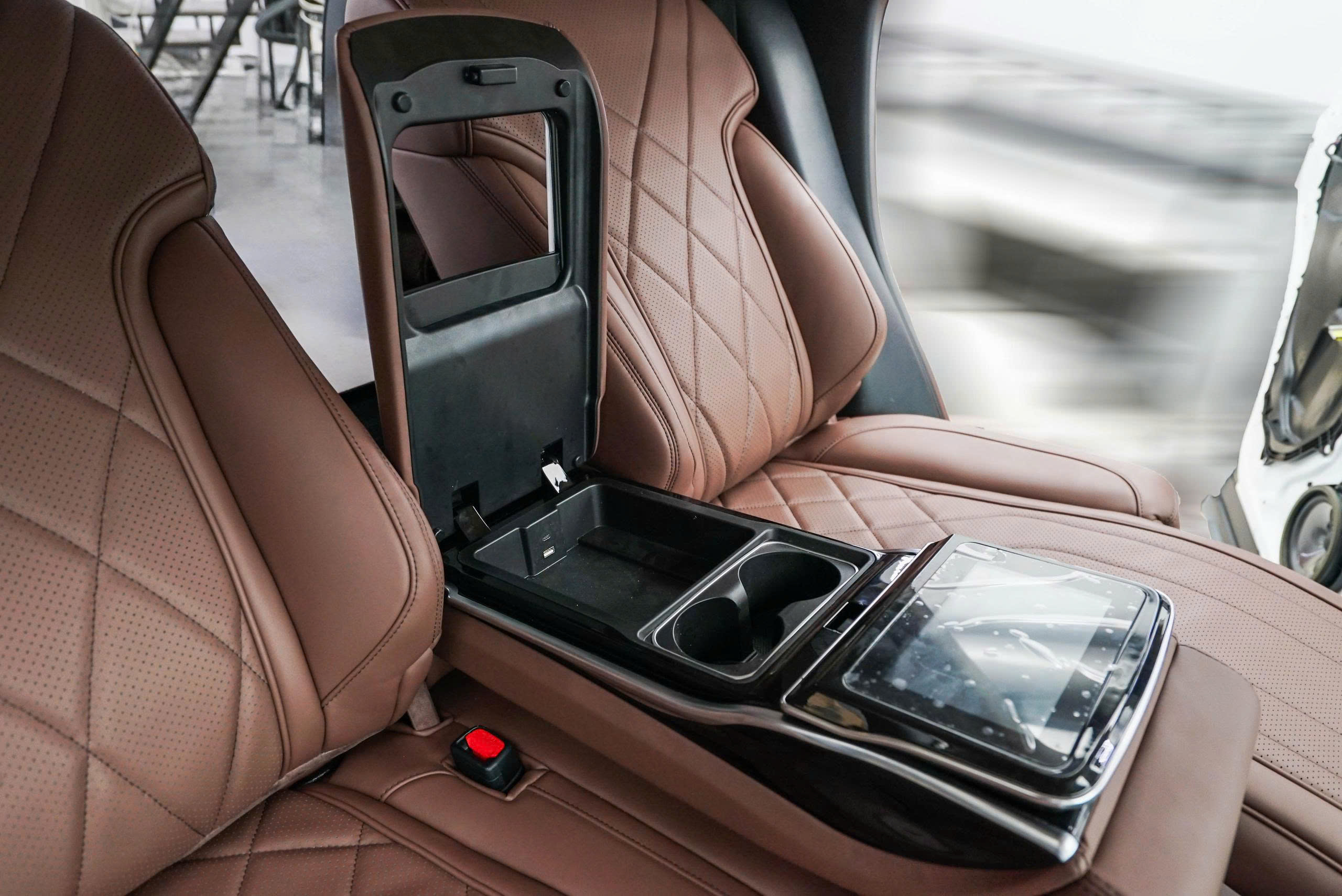 ĐỘ GHẾ LIMOUSINE LEXUS KIẾN TẠO KHÔNG GIAN THƯỢNG LƯU