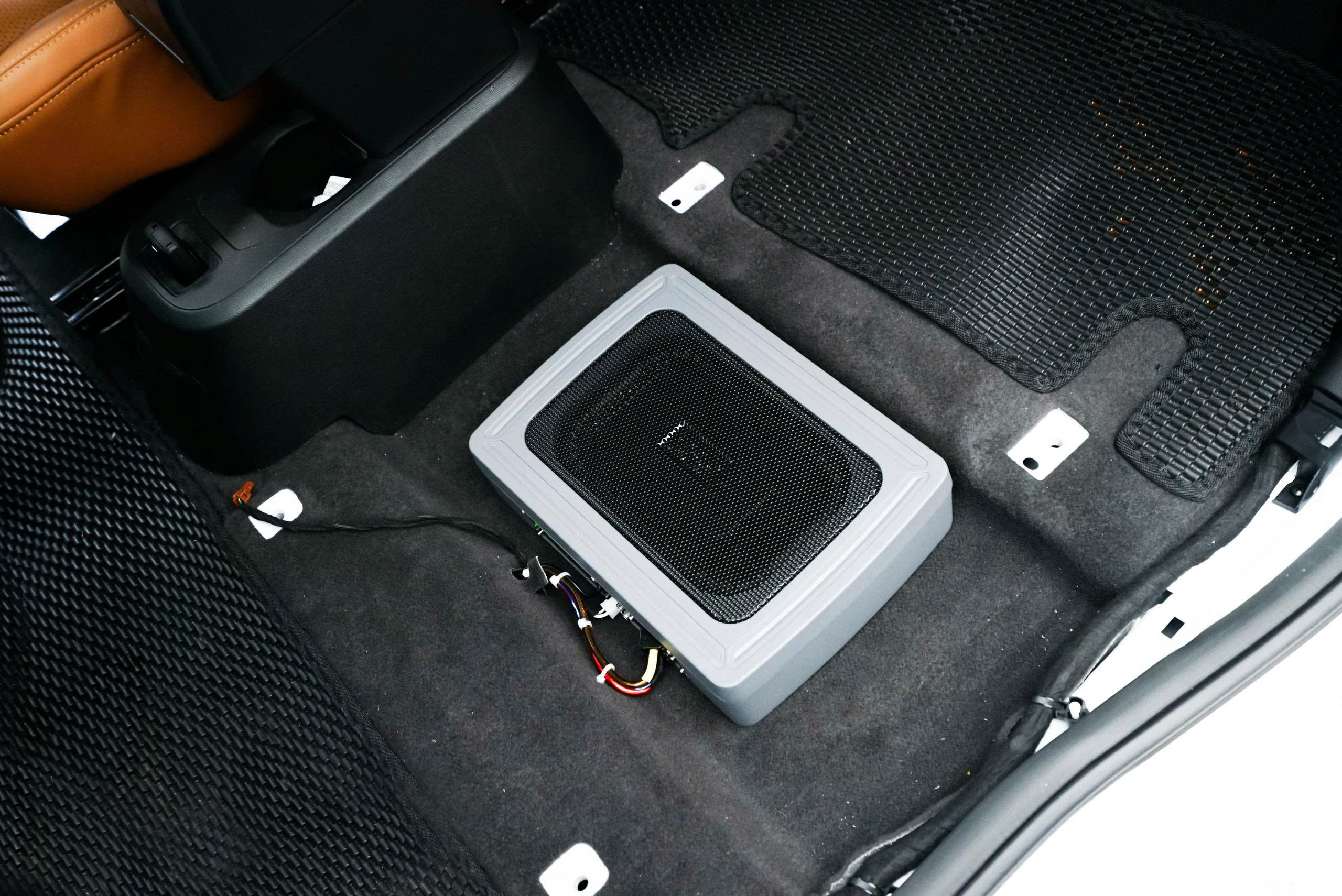 Thi công combo JBL Stage3 607CF cho VF 3