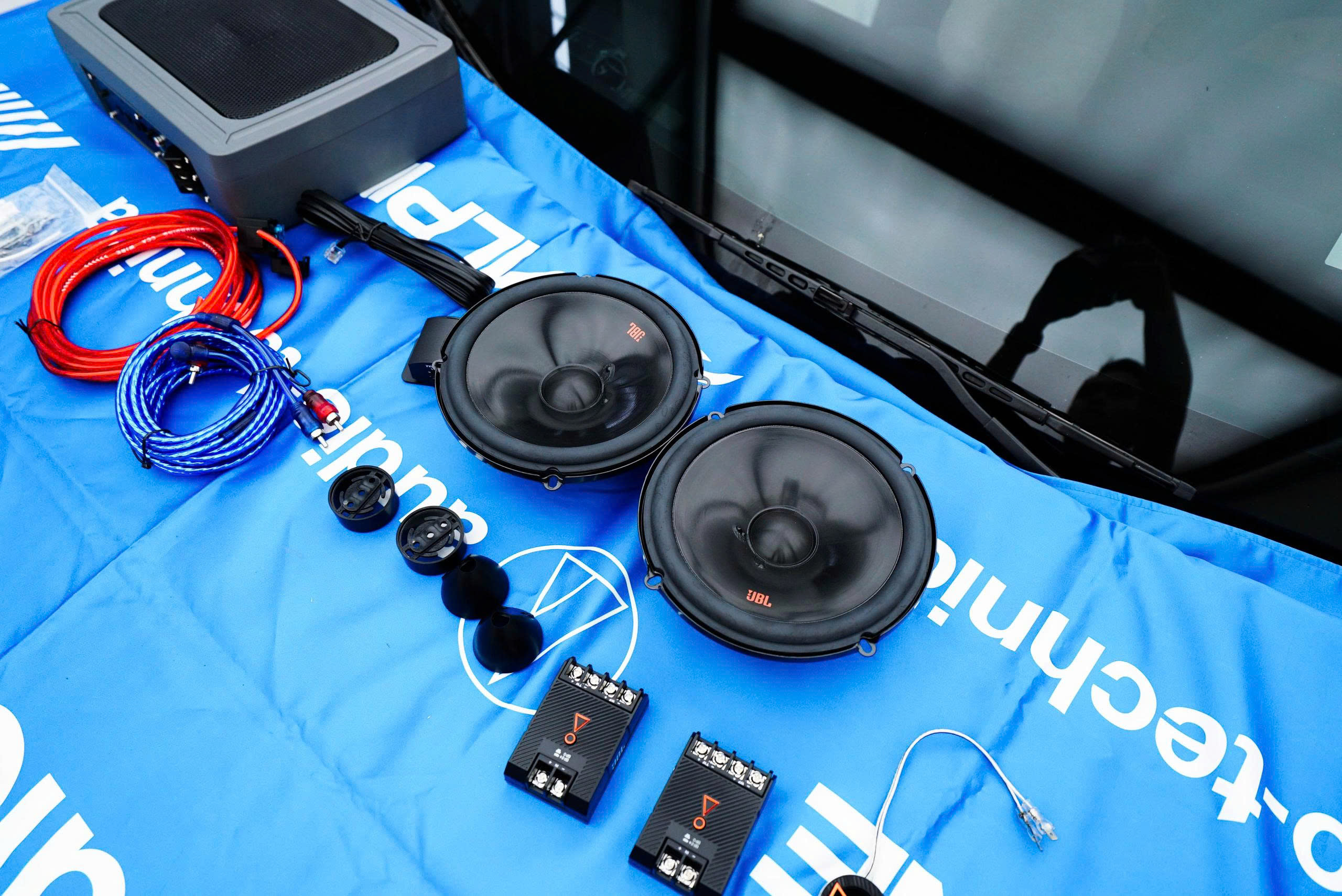 Chi tiết thi công combo loa VF3 JBL