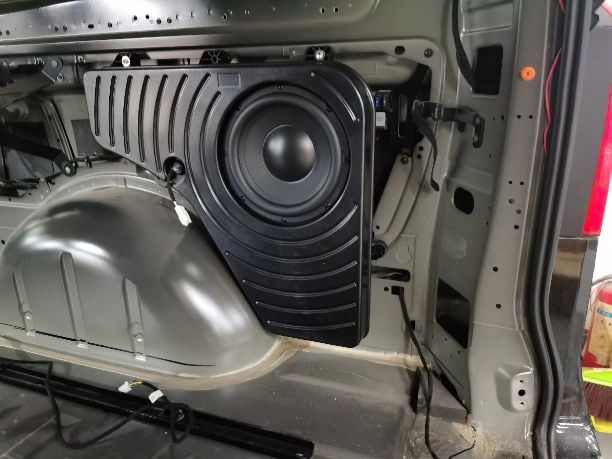 Nâng Cấp Loa Sub Hơi Mercedes Benz V250 V300: Âm Bass Hi-End Giữ Zin 100%