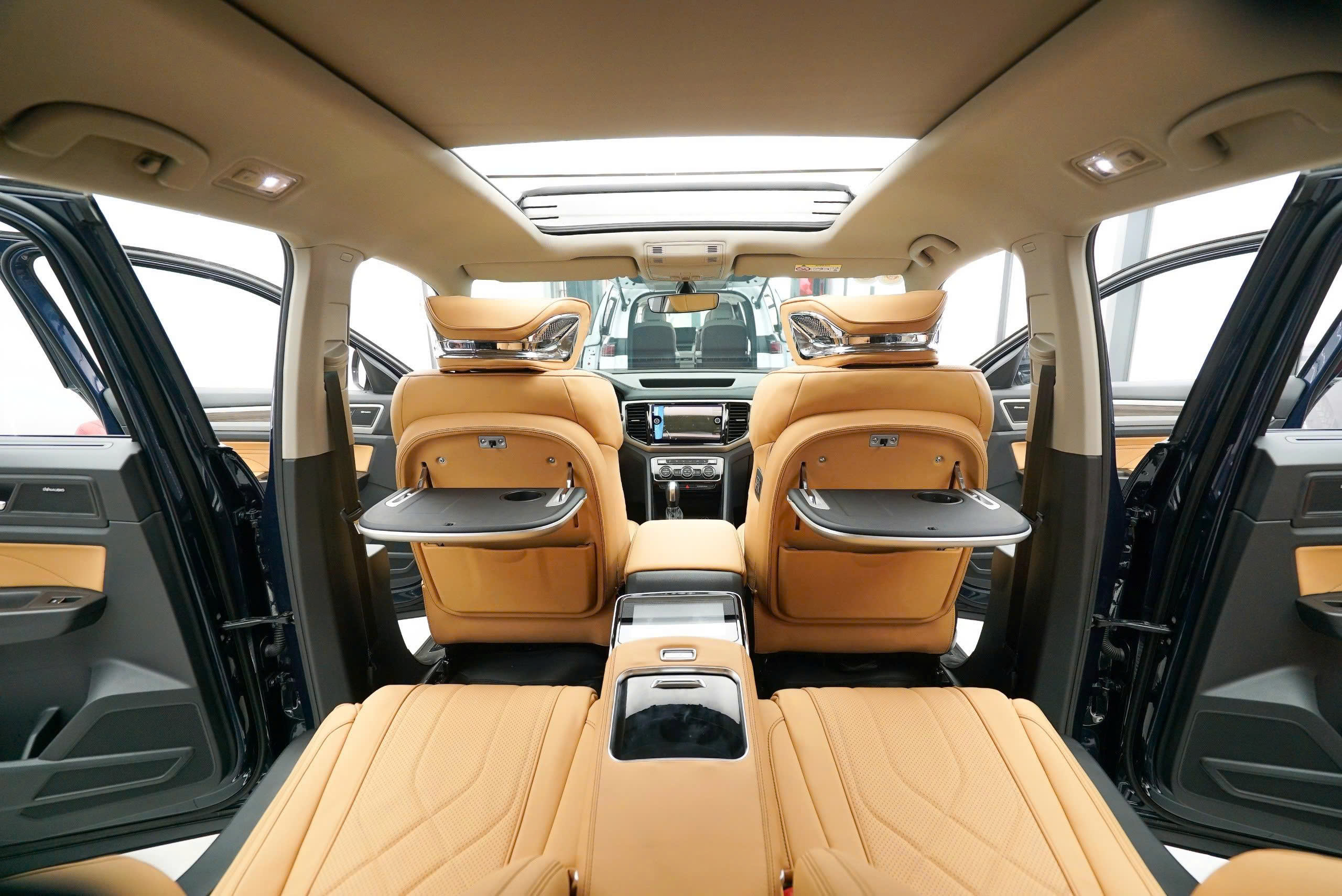 Do limousine oto MPV Saigon - Hinh 2