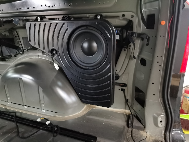 Thung sub composite duc rieng hoc vach cho Mercedes Benz V250 V300 tai MPVSAIGON